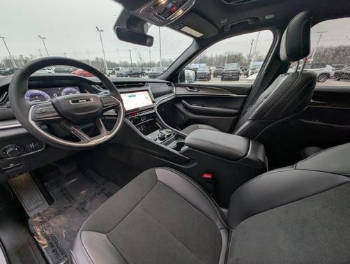 2026 Jeep Grand Cherokee Laredo