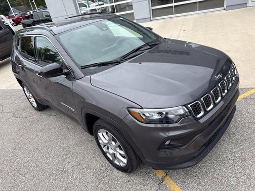 Metallic 2024 Jeep Compass Latitude Lux