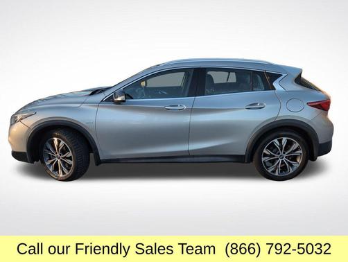 2017 INFINITI QX30 Premium