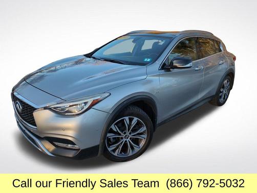 2017 INFINITI QX30 Premium