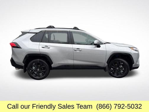 2025 Toyota RAV4 Hybrid SE