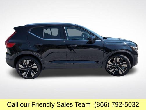2025 Volvo XC40 B5 Plus Bright Theme