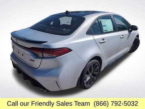 Classic Silver Metallic/Midnight Black Metallic 2026 Toyota Corolla XSE