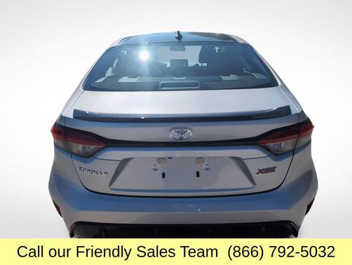 Classic Silver Metallic/Midnight Black Metallic 2026 Toyota Corolla XSE