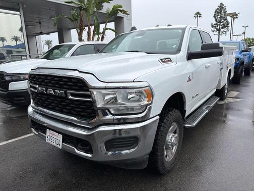 2022 RAM 3500 Big Horn Crew Cab 4x4 8' Box