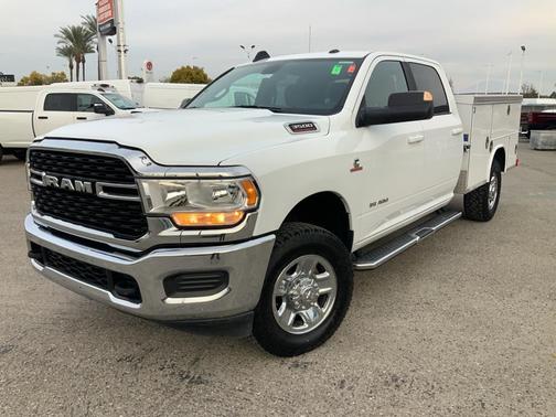 2022 RAM 3500 Big Horn Crew Cab 4x4 8' Box