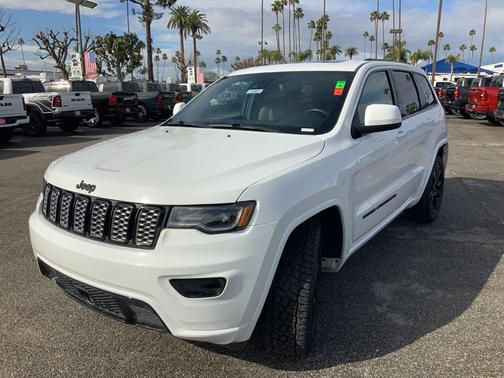 2022 Jeep Grand Cherokee Laredo
