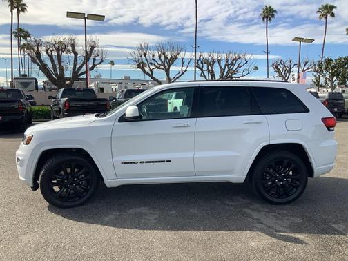 2022 Jeep Grand Cherokee Laredo