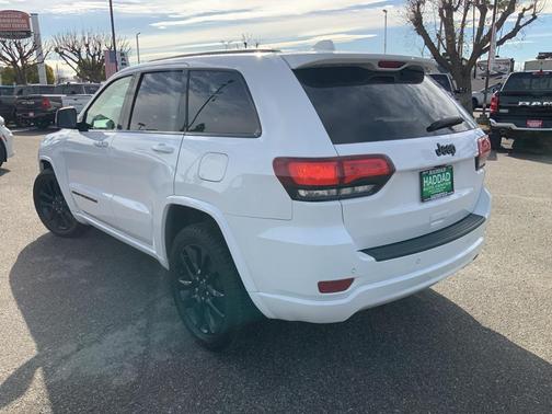 2022 Jeep Grand Cherokee Laredo