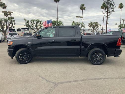 Diamond Black Crystal Pearlcoat 2026 RAM 1500 Limited