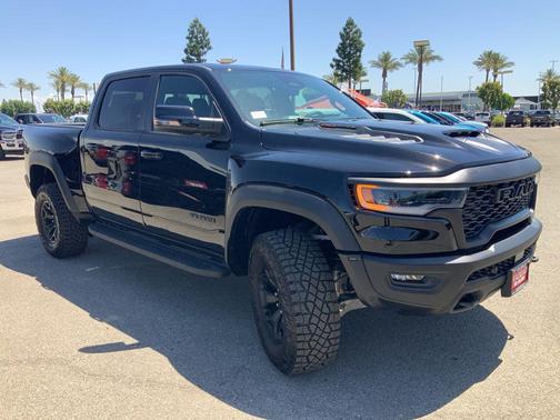 Diamond Black Crystal Pearlcoat 2026 RAM 1500 RHO Crew Cab 4x4 5'7' Box