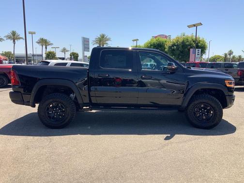 Diamond Black Crystal Pearlcoat 2026 RAM 1500 RHO Crew Cab 4x4 5'7' Box