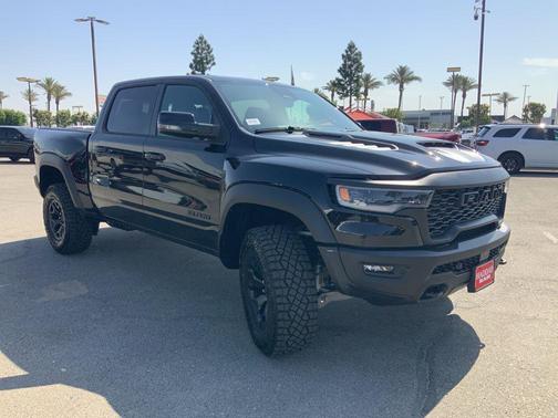 Diamond Black Crystal Pearlcoat 2026 RAM 1500 RHO Crew Cab 4x4 5'7' Box