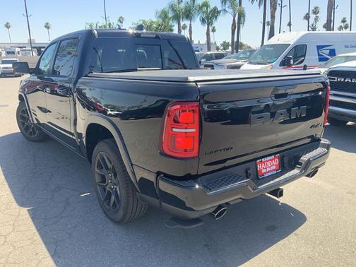 Diamond Black Crystal Pearlcoat 2026 RAM 1500 Limited