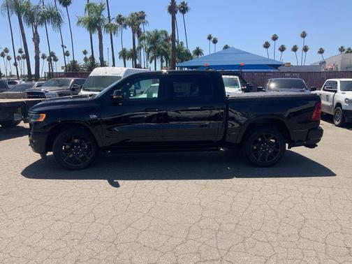 Diamond Black Crystal Pearlcoat 2026 RAM 1500 Limited
