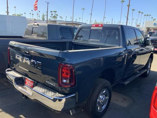 2025 RAM 2500 Tradesman Crew Cab 4x4 6'4' Box