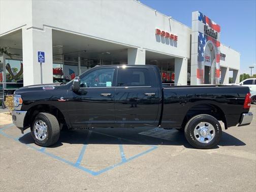 2024 RAM 2500 Tradesman Crew Cab 4x4 6'4' Box