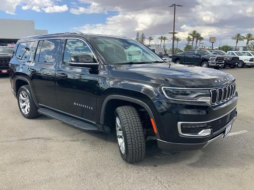 Diamond Black Crystal Pearlcoat 2022 Jeep Wagoneer Series II 4x4