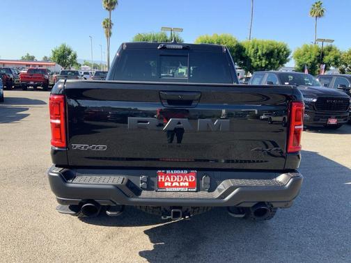 Diamond Black Crystal Pearlcoat 2026 RAM 1500 RHO Crew Cab 4x4 5'7' Box