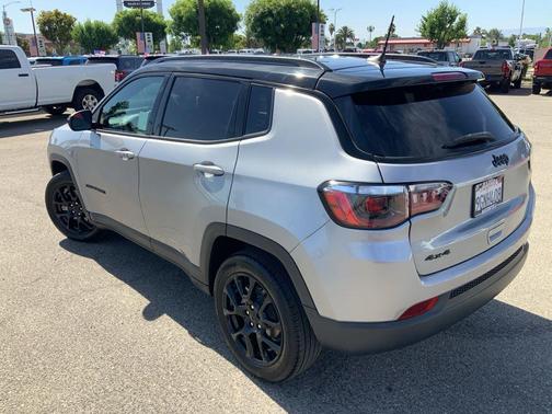 Billet Silver Metallic Clearcoat 2023 Jeep Compass Latitude