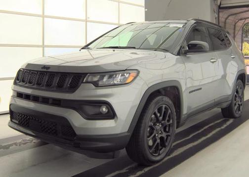 Billet Silver Metallic Clearcoat 2023 Jeep Compass Latitude