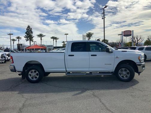 2024 RAM 3500 Big Horn Crew Cab 4x4 8' Box
