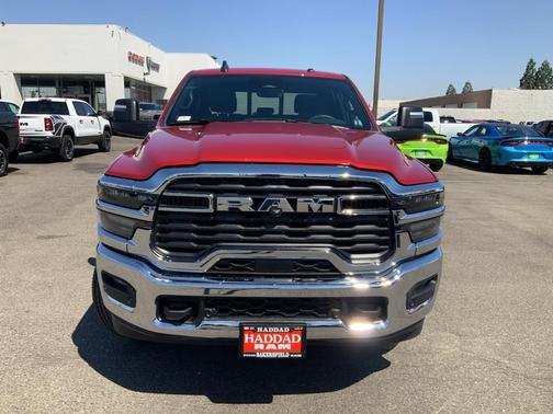 2025 RAM 2500 Tradesman Crew Cab 4x4 6'4' Box