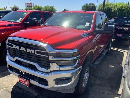 2025 RAM 2500 Tradesman Crew Cab 4x4 6'4' Box