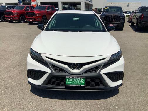 Ice 2023 Toyota Camry SE