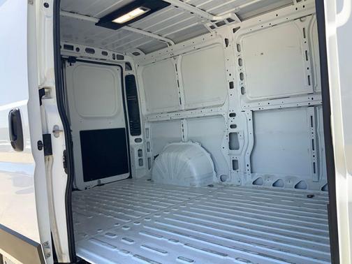 Bright White Clearcoat 2025 RAM ProMaster 2500 Tradesman