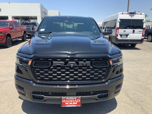 Diamond Black Crystal Pearlcoat 2026 RAM 1500 Express