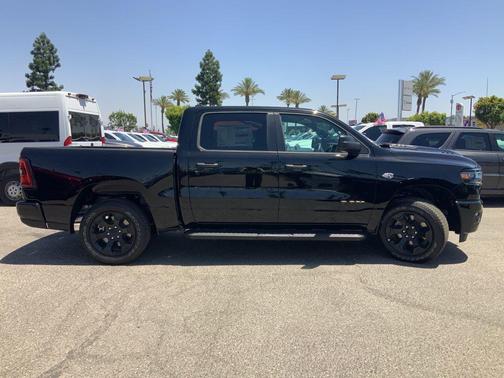 Diamond Black Crystal Pearlcoat 2026 RAM 1500 Express