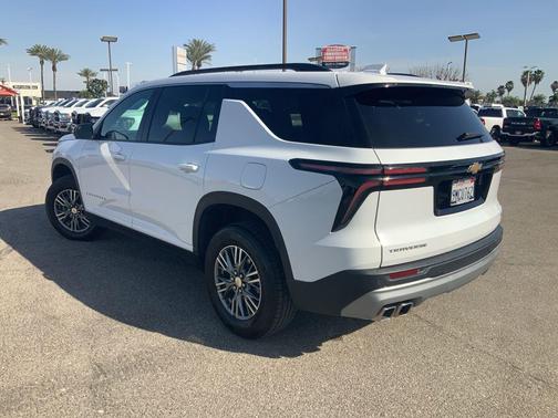 Summit White 2024 Chevrolet Traverse LT
