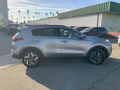 2022 Kia Sportage EX