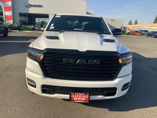 Ivory White Tri-Coat Pearlcoat 2026 RAM 1500 Laramie