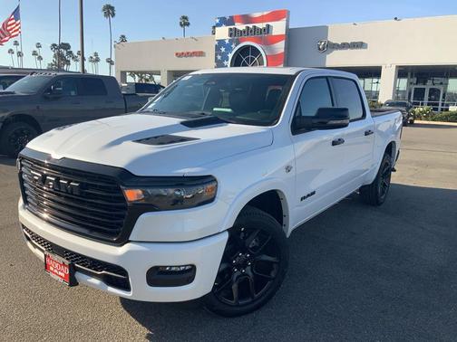 Ivory White Tri-Coat Pearlcoat 2026 RAM 1500 Laramie