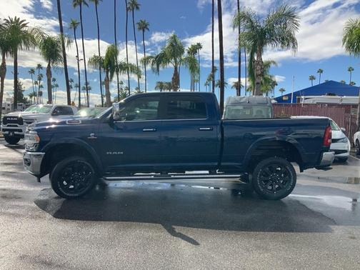 2020 RAM 2500 Laramie Crew Cab 4X4 6'4' Box