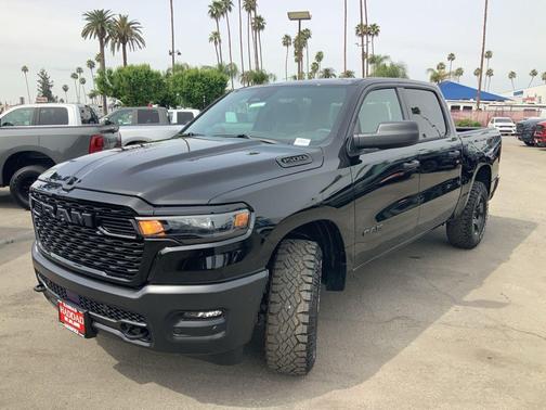 Diamond Black Crystal Pearlcoat 2026 RAM 1500 Warlock Crew Cab 4x4 5'7' Box