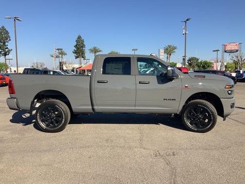 Ceramic Gray Clearcoat 2026 RAM 2500 Big Horn Crew Cab 4x4 6'4' Box