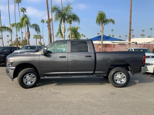 2025 RAM 2500 Tradesman Crew Cab 4x4 6'4' Box