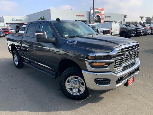 2025 RAM 2500 Tradesman Crew Cab 4x4 6'4' Box