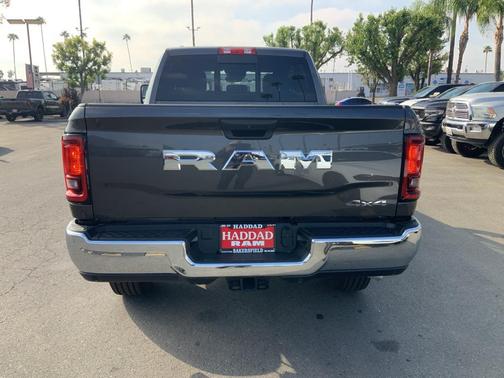 2025 RAM 2500 Tradesman Crew Cab 4x4 6'4' Box