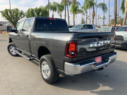 2025 RAM 2500 Tradesman Crew Cab 4x4 6'4' Box