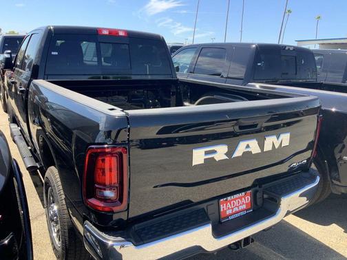 2025 RAM 2500 Tradesman Crew Cab 4x4 6'4' Box