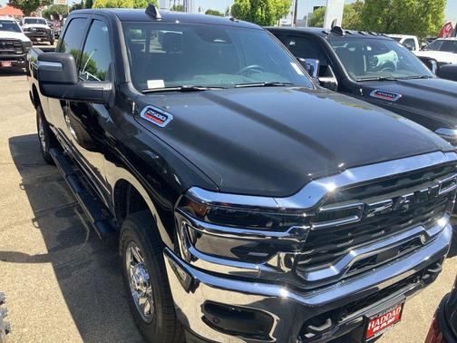 2025 RAM 2500 Tradesman Crew Cab 4x4 6'4' Box