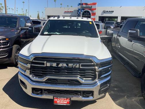 2025 RAM 3500 Tradesman Crew Cab 4x2 8' Box