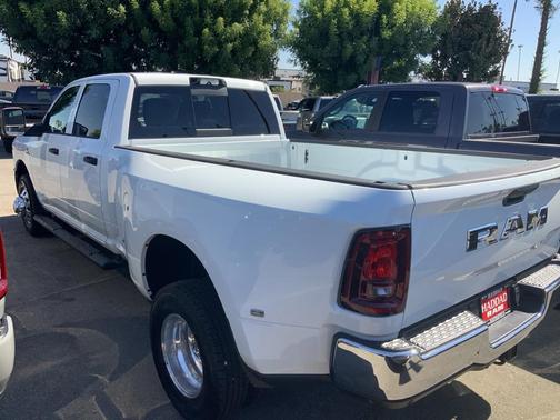 2025 RAM 3500 Tradesman Crew Cab 4x2 8' Box