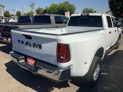 2025 RAM 3500 Tradesman Crew Cab 4x2 8' Box