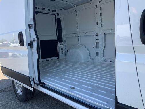 Bright White Clearcoat 2026 RAM ProMaster 1500 Low Roof
