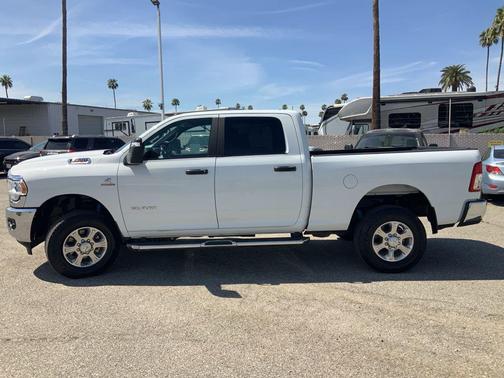 Bright White Clearcoat 2024 RAM 2500 Big Horn Crew Cab 4x4 6'4' Box